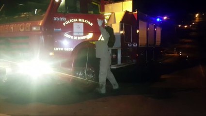 Bombeiros combatem incêndio em vegetação entre a Fag e o Pq. Verde