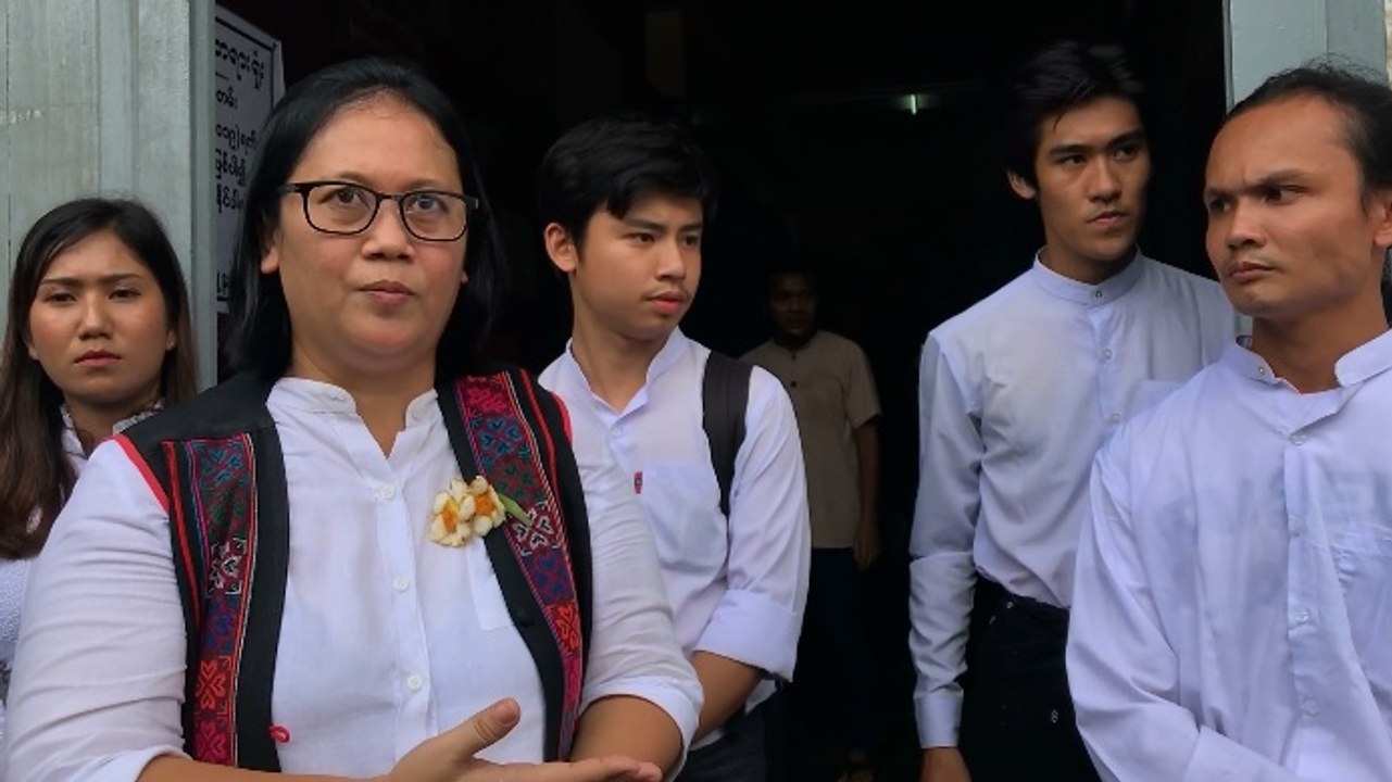 ေဒါင္းတို႔မ်ိဳးဆက္ သံခ်ပ္အဖြဲ႔ ရံုးထုတ္တြင္ ဝန္းရံခဲ့သူအခ်ိဳ႕အား ပုဒ္မႏွစ္ခုျဖင့္ တရားစြဲတင္