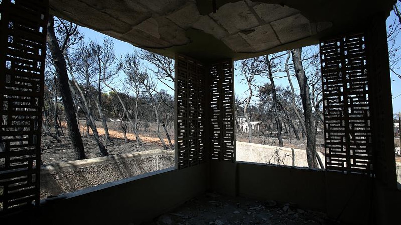 Los griegos exigen responsabilidades tras los mortales incendios de 2018