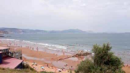 Los vizcaínos se refugian en las playas del calor