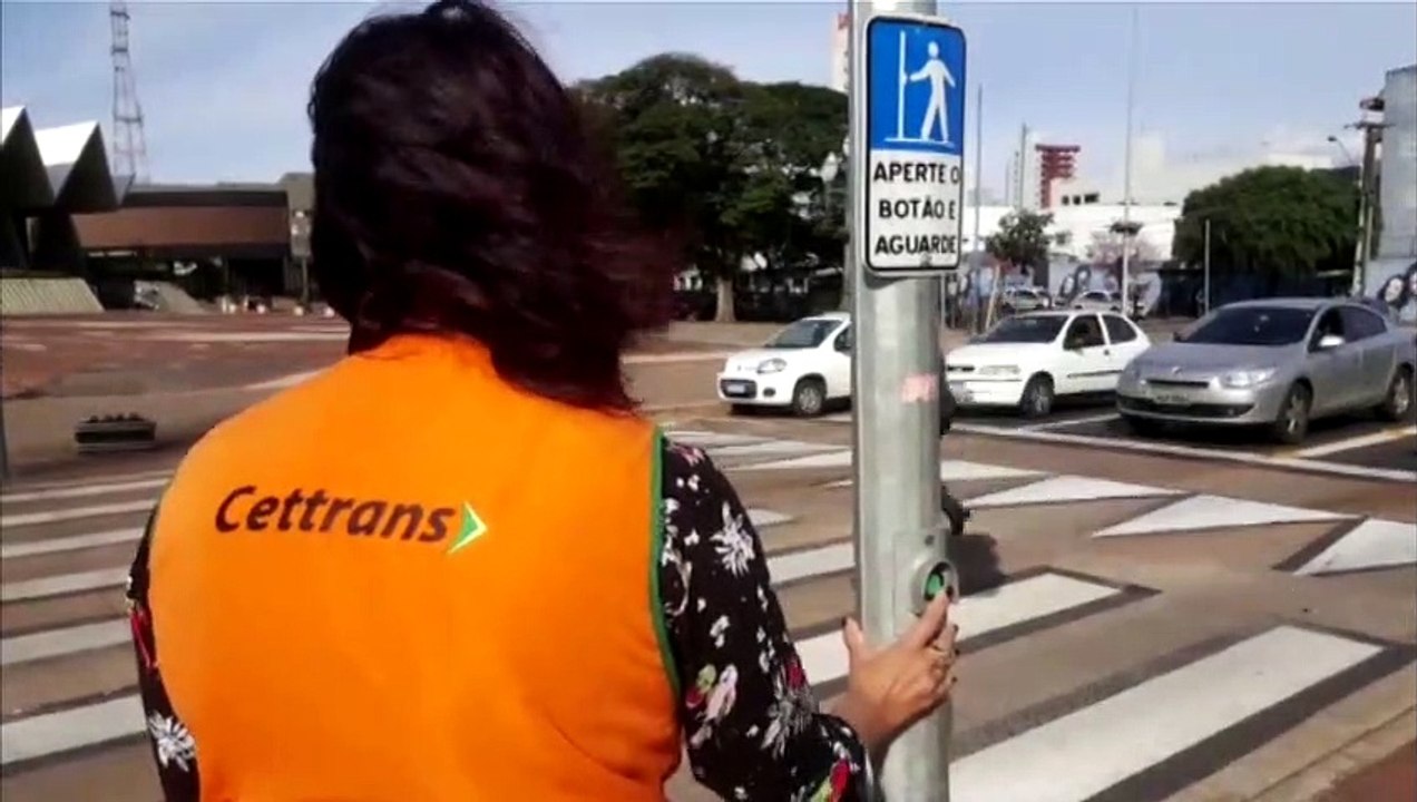 Foco nos ciclistas: Cettrans realiza ação educativa em frente a Catedral de Cascavel