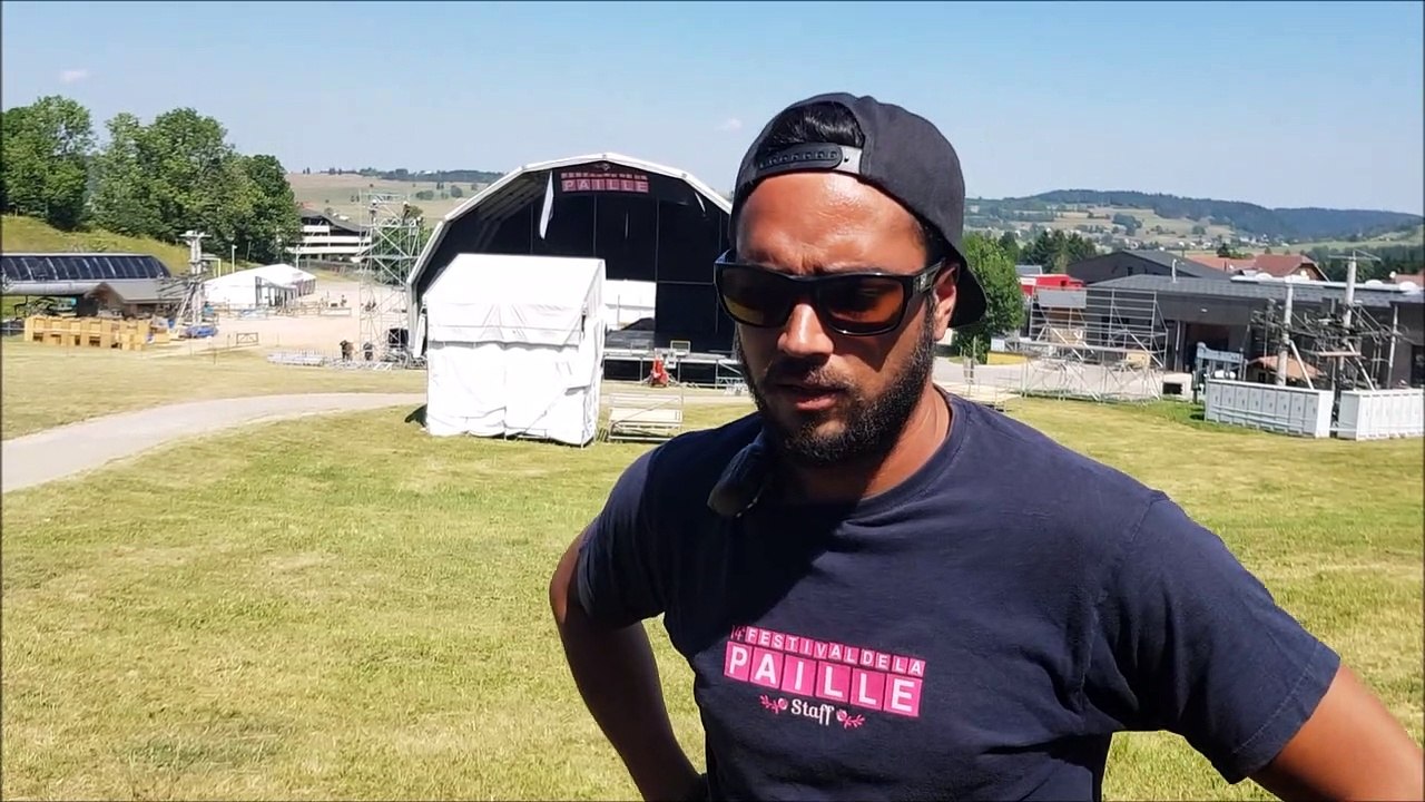 Arnaud Gibert, dit "Gibus", responsable de l'implantation et de la logistique, parle de son expérience au festival de la Paille, à Métabief