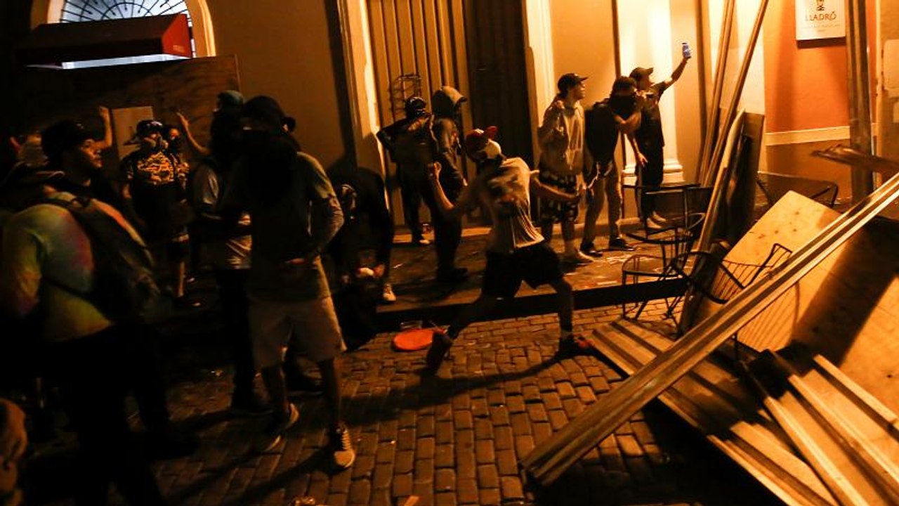 Столкновения с полицией в Пуэрто-Рико