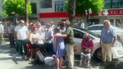 Otomobil yaya geçidinde yayalara çarptı: 2 yaralı