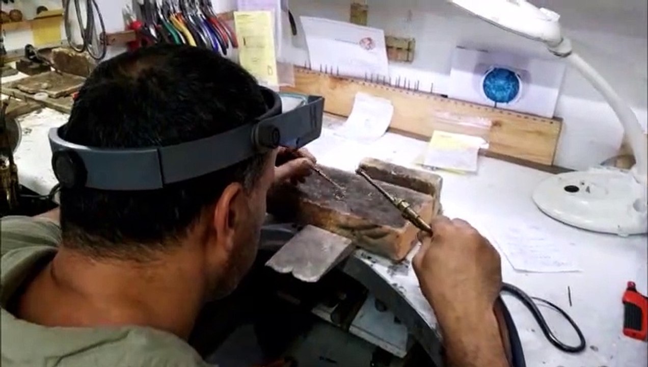 Sy Phan Song, l'un des derniers artisans créateurs joailliers de Lorraine.