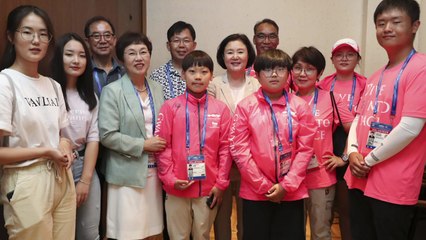 김정숙 여사, 수영선수권대회 자원봉사자 격려 오찬 / YTN