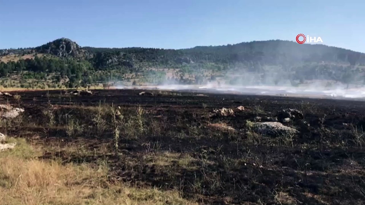 Balya makinesi alev aldı, 25 dönümlük arazi kül oldu