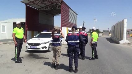 Muş'ta traktör römorklarına reflektör takıldı