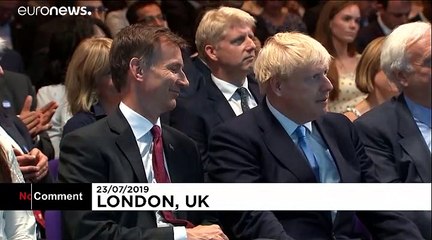 Jeremy Hunt cumprimenta o novo líder do Partido Conservador