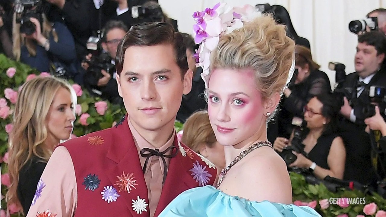 Riverdale’s Lili Reinhart & Cole Sprouse BREAK UP As KJ Apa & Britt Robertson Become A Couple!