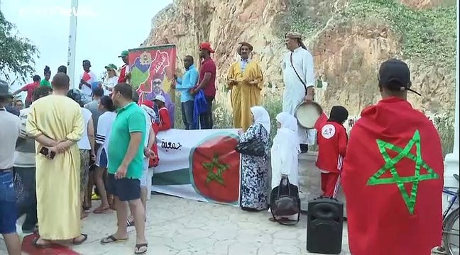 شاهد: مسيرة الشعب على الحدود الجزائرية-المغربية للمطالبة بإعادة فتحها