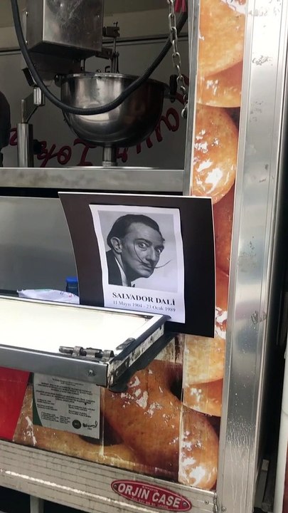 Salvador Dali İçin İstanbul'da Lokma Döktürüldü!
