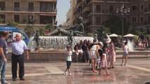 Los turistas disfrutan de una Valencia con altas temperaturas