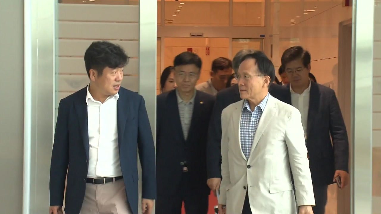 국회 방미단 출국...'영공 침범 해법' 대치 / YTN