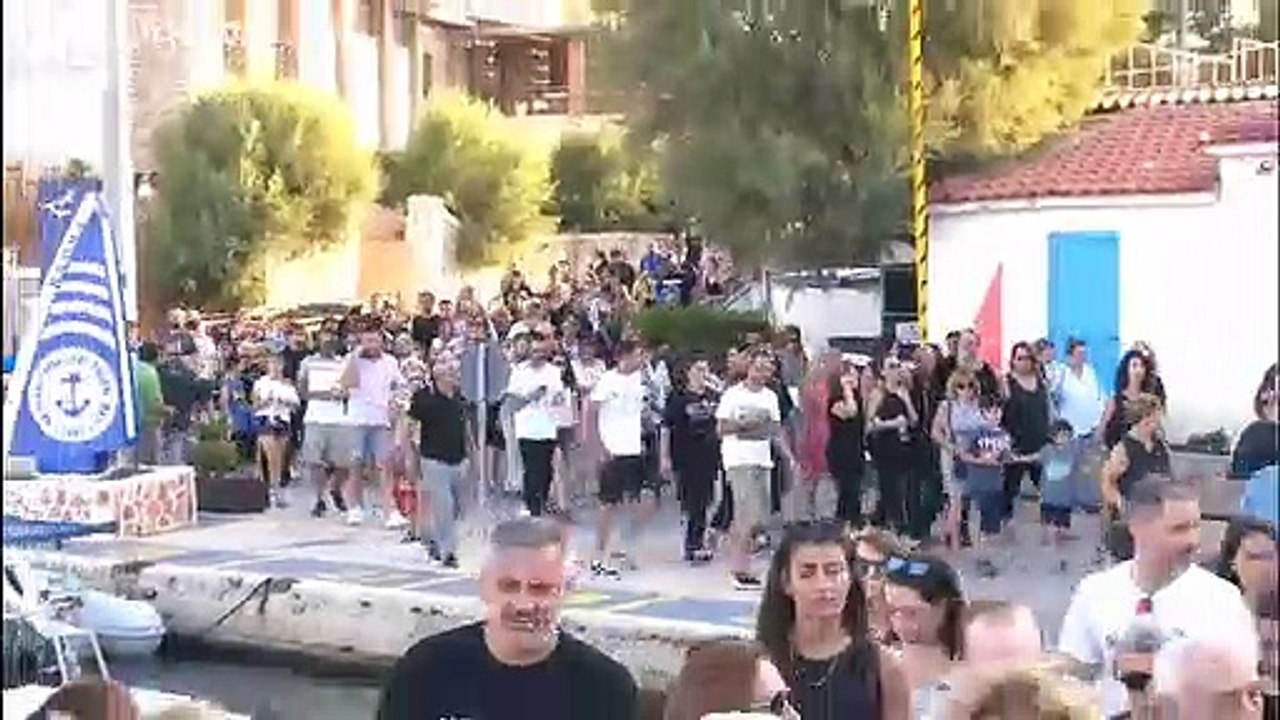 Jahrestag: Gedenkmarsch für Brandopfer von Attika