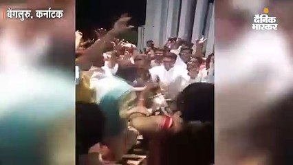 समर्थकों के साथ थिरके विधायक रेणुकाचार्य