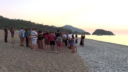 Caretta carettalar denizle buluştu