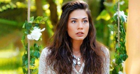 Erkenci Kuş'un başrol oyuncusu Demet Özdemir'in mayolu fotoğrafına beğeni yağdı