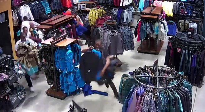 Un groupe de voleur dérobe pour 30 000 dollars de marchandises en moins de 30 secondes