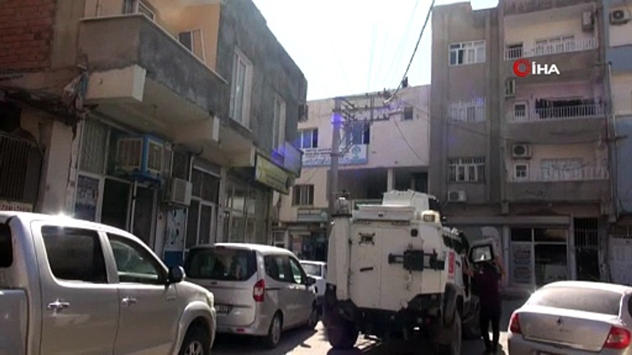 Nusaybin'de HDP ve DBP binaları ile bazı beledi...
