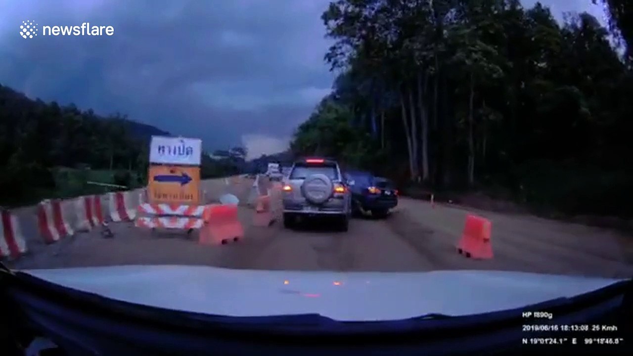 Impatient driver rams another car in dangerous overtake on Thai road