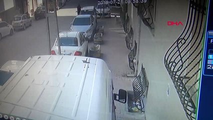 ESENYURT'TA MOTOSİKLETLİ KAPKAÇ ÇETESİ HAVUZ BAŞINDA YAKALANDI