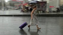 İSTANBUL-İSTANBUL'DA YAĞMUR ETKİLİ OLUYOR