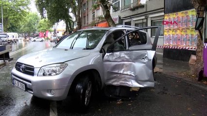 İSTANBUL-SARIYER'DE OTOBÜS ÖNCE CİPE ARDINDAN DA AĞACA ÇARPTI
