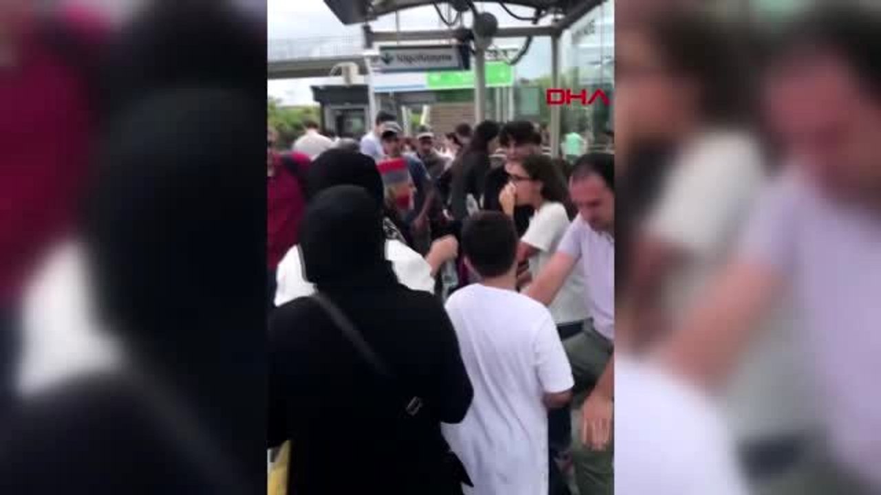 ÜSKÜDAR BuRHANİYE DURAĞINDA METROBÜS KAZASI 1