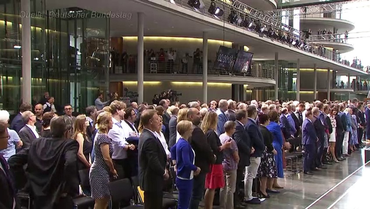 AKK als Verteidigungsministerin vereidigt