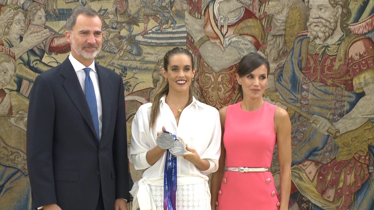 Los Reyes reciben a la nadadora española Ona Carbonell