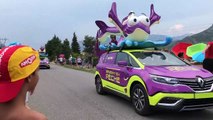 Alpes-de-Haute-Provence : la caravane du Tour de France vient de passer le village de Curbans