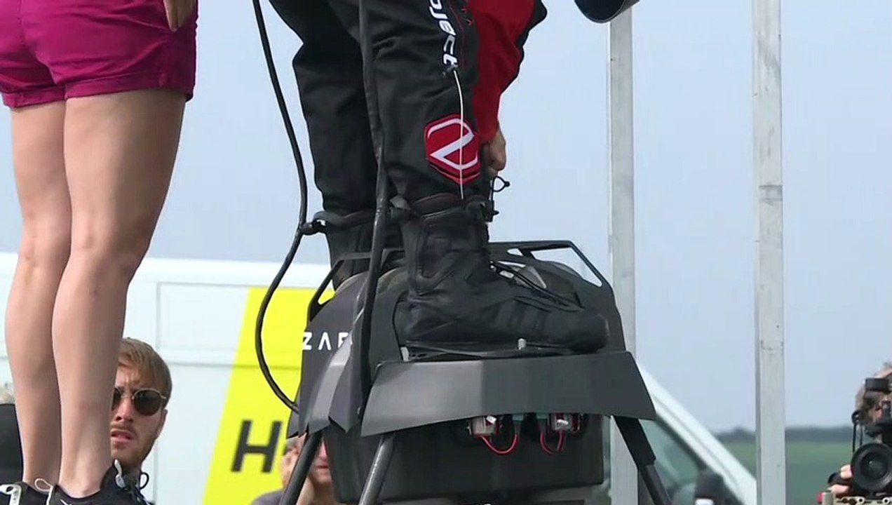 'Fliegender Mann' Zapata probt Flug über den Ärmelkanal