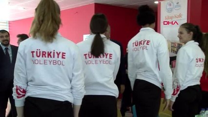 SPOR Bakan Kasapoğlu, şampiyon voleybolcuları kabul etti