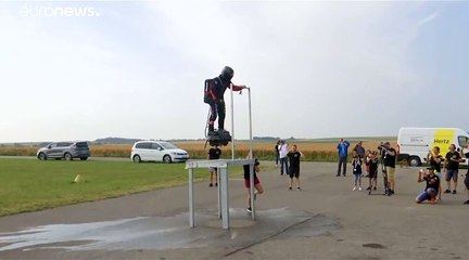 شاهد: "الجندي الطائر" يستعد لعبور قناة المانش