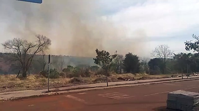 Incêndio ambiental: Fumaça toma conta do Loteamento Belmonte