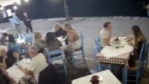 Este camarero griego nos enseña cómo hacer la maniobra Heimlich