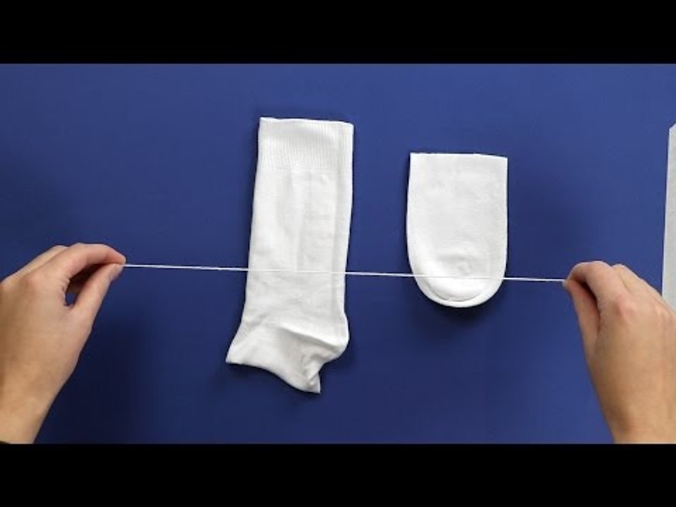 Eine Socke einfach in der Mitte durchschneiden und fertig! Das Ergebnis verschönert jede Wohnung.