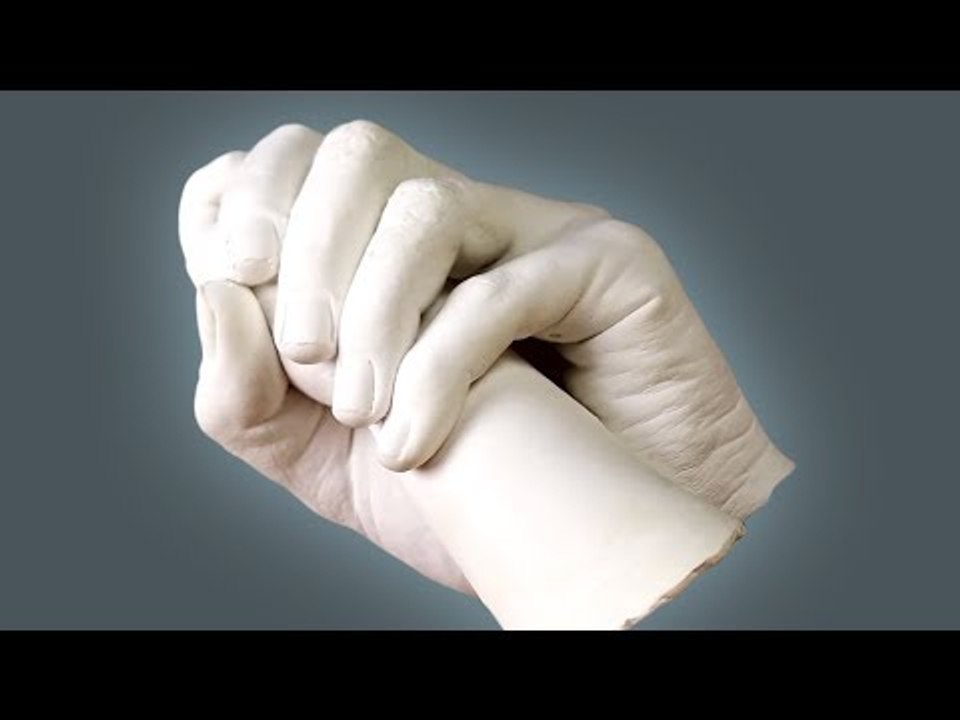 Noch Platz im Regal? Dann halt mal deine Hand für ein paar Minuten in einen Eimer!