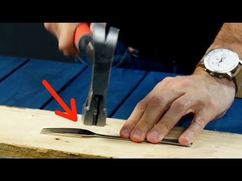 Er haut die Gabel platt. Das Ergebnis ist der Hammer!