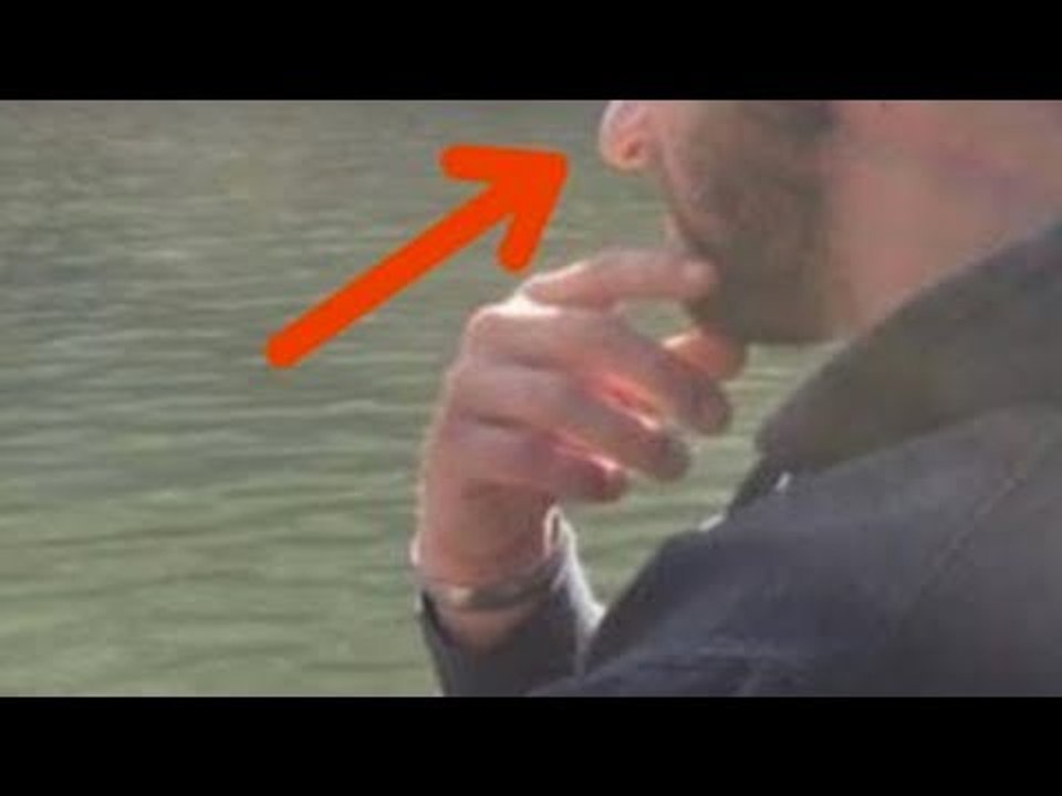 Fremder hört entsetzt mit, was Mama heimlich der 7-Jährigen zuzischt.