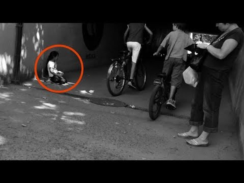 Alle halten sie für ein normales Mädchen. 23 Jahre spä...