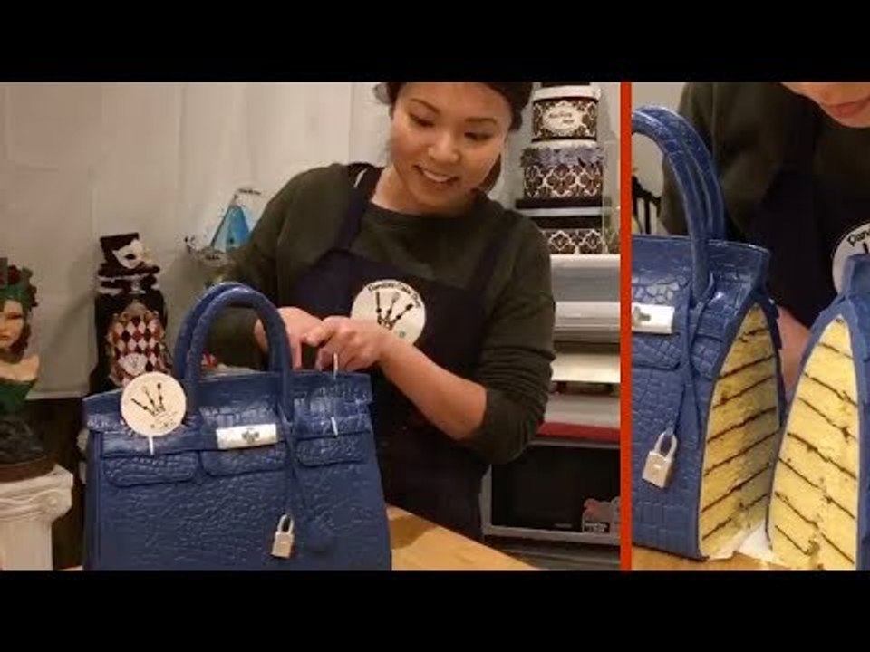 Die Frau zerschneidet Designer-Handtasche, weil sie so gut schmeckt
