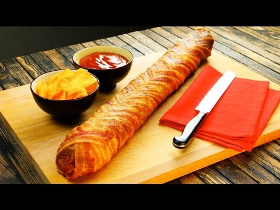 Doppelt hält ja bekanntlich besser: Salami-Baguette im Bacon-Mantel.