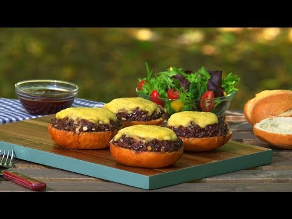 Kaltem Klassiker wird so richtig eingeheizt: gegrillte Mettbrötchen.