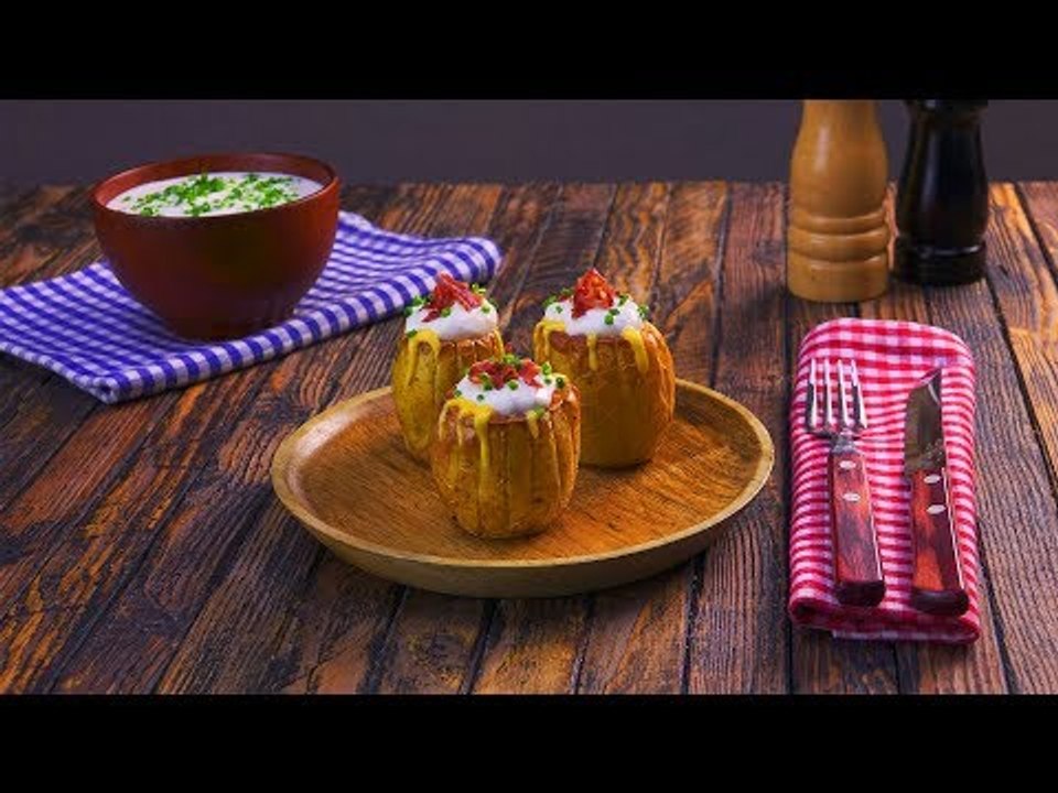 Ein köstlicher Berg, den man gerne bezwingt: Gefüllte Grill-Kartoffel.