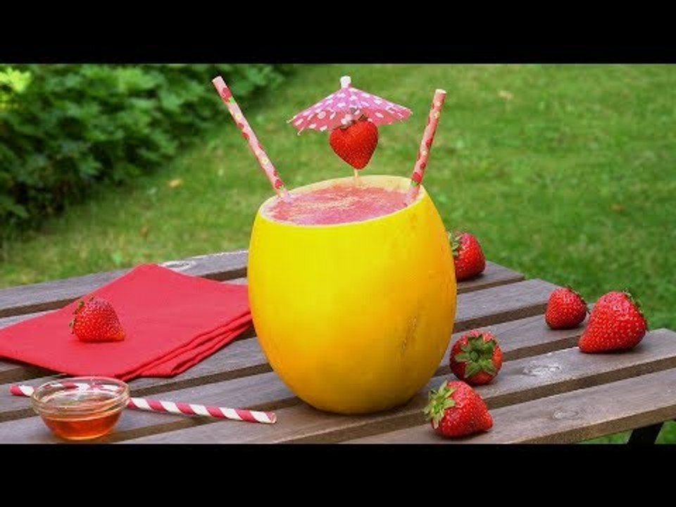 Eisiger Erdbeer-Melone Frosecco aus der Frucht - Rezept für einen Cocktail, perfekt für Zwei