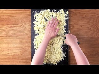 Weißer Kalter Hund: ein Kuchen Rezept mit eingebetteten Himbeeren