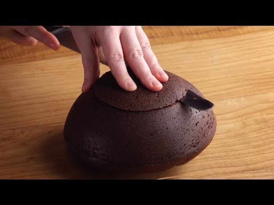 4 halbe Kekse in den Kuchen drücken und zack: Die Form stimmt.