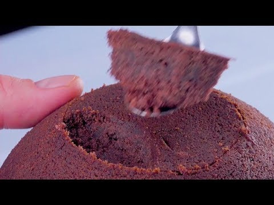 Zuerst denkt man, hier wird ein Kuchen gebacken. Aber am Ende ist es ganz anders.